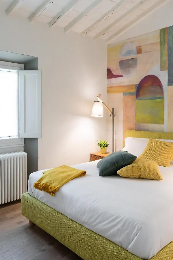 Living Walls Florence Apartments